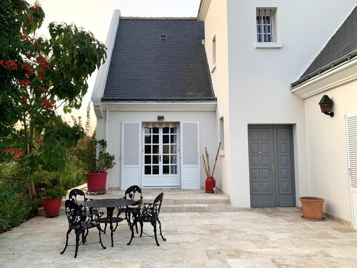La Tour De Saint Cyr Bed & Breakfast Exterior photo