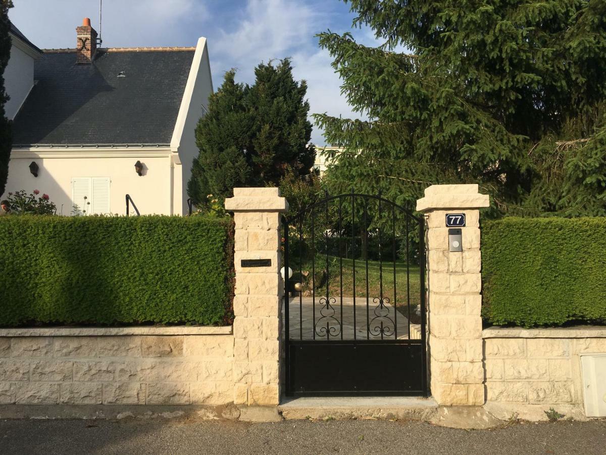 La Tour De Saint Cyr Bed & Breakfast Exterior photo