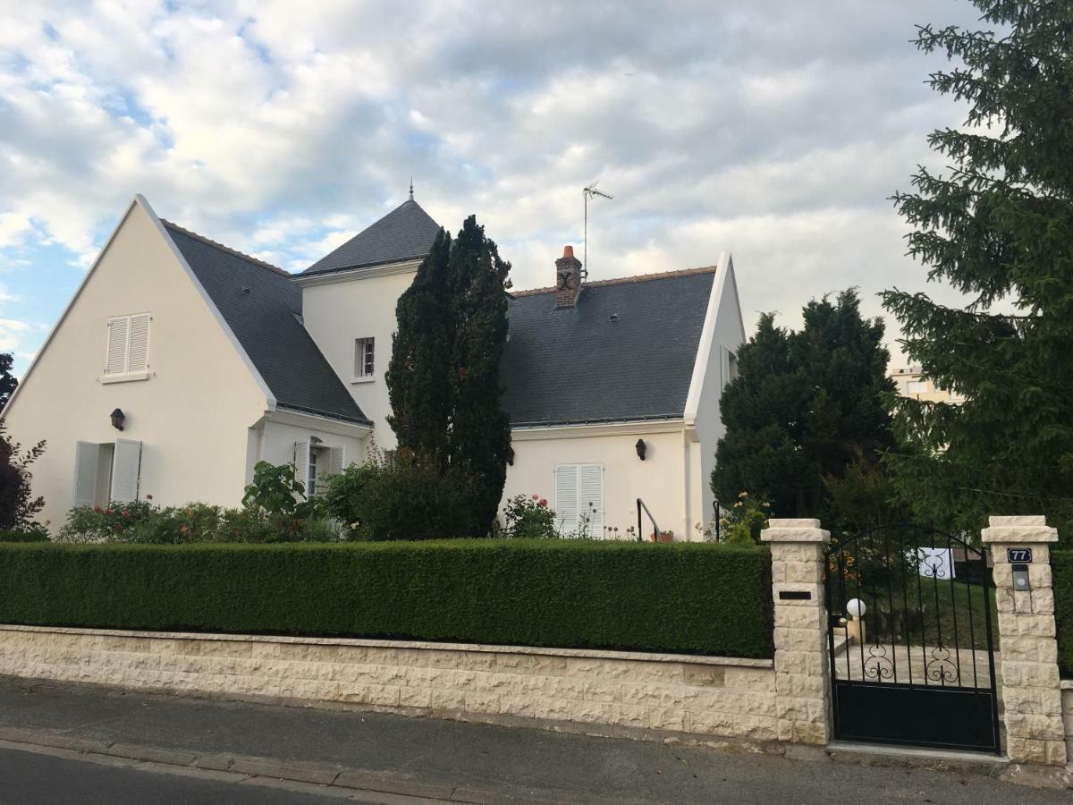 La Tour De Saint Cyr Bed & Breakfast Exterior photo
